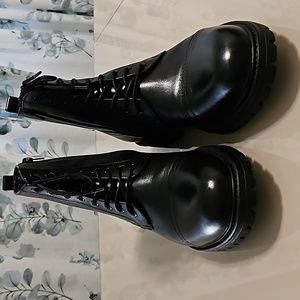 Black boots size 13